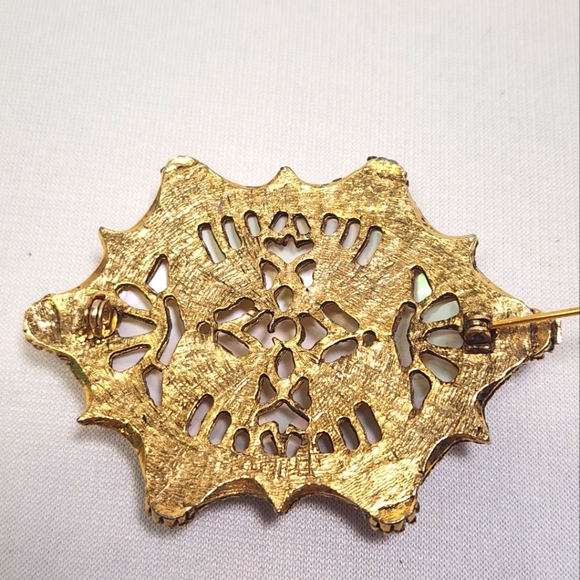 Vintage Mother of Pearl Iridescent Oval Brooch with Pearl Accents - Picture 8 of 10